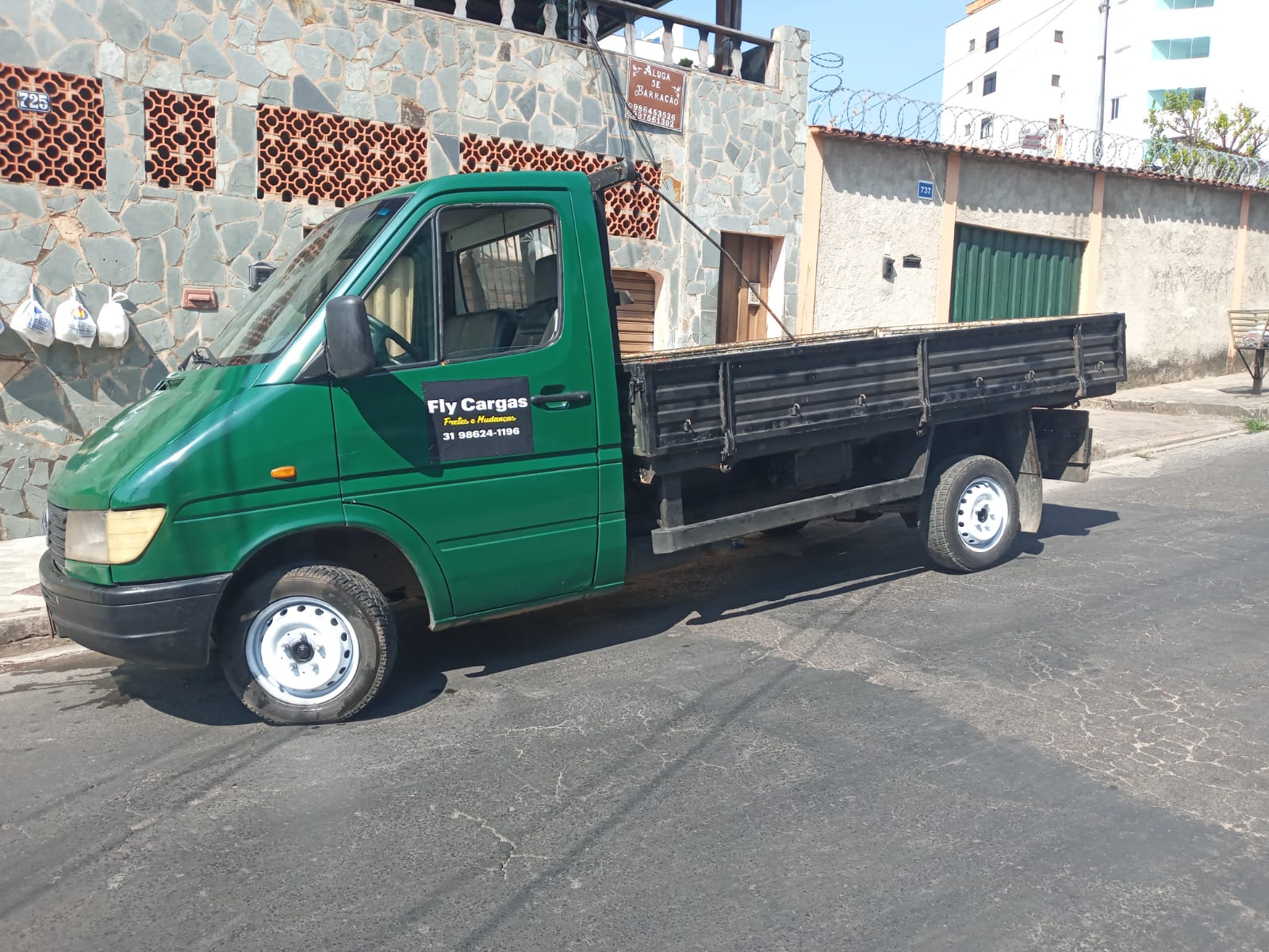 Mudanças Caminhão Baú no Bairro Estrela d’Alva em Contagem MG (31) 98624-1196